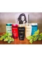 専用ケラスターゼシャンプーで洗いながら髪質改善