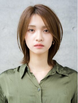 エインアンリー 表参道(AIN.ANLY.) セミディフェイスレイヤー姫カットシアカラーハイトーンカラー