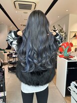 ステア ケース(stair case)&nbsp;ブルーネイビー系　バレイヤージュ　ハイライト　ロングレイヤー