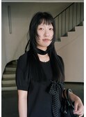 シャギーなオン眉とモードなレイヤーカット