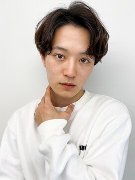 デネブ(Deneb) ツーブロック×ニュアンスパーマ◎色気センターパート