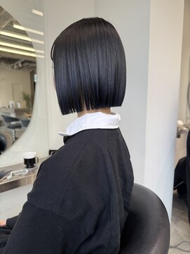 ステン(sten) ブルーブラック黒髪ボブ切りっぱなしボブ