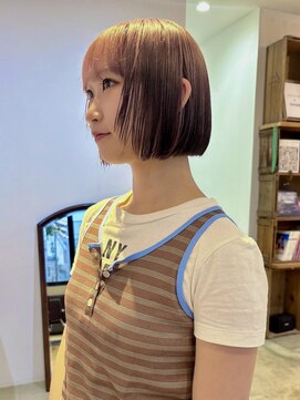 ヘアーアイストゥーレ(HAIR ICI TRE) デザインカラーグラデーションピンクベージュ ミニボブブリーチ