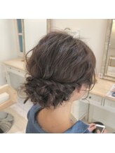 ヘアーアンドメイク キュアー(hair&make cure)&nbsp;波ウエーブシニヨン☆