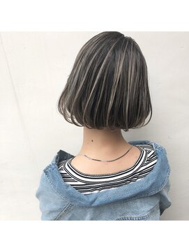 トルネード(TORNADO) 外国人風ボブ ハイライトバレイヤージュグラデ グレージュ