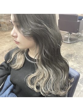 フィン(FiN by allure) 髪質改善インナーカラー/土屋桃佳