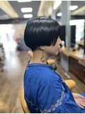 ぱつんと刈り上げマッシュショート