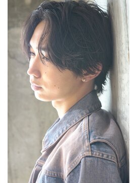 キュー(Cue_) 山崎賢人風無造作スパイラルパーマのセンターパートウルフ