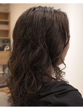 ステム(stem) ツヤがあってコテで巻いたみたいなホットパーマ