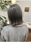 オリーブグレー/外ハネミディアムボブ/マット系/切りっぱなし