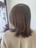 リタ(Rita) 透明感たっぷりベージュ