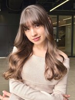 バイオレット ヨコハマ(Violet Yokohama)&nbsp;シースルーバング透明感ヘーゼルベージュ×くびれ巻き（AO-11）
