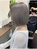 パールグレージュ×ぱっつんボブ
