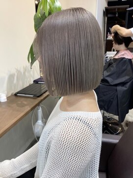バランス 原宿 表参道(balance) パールグレージュ×ぱっつんボブ