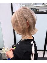 ジゼル 栄 矢場町(Giselle)&nbsp;RENYA 切りっぱなしボブハイトーンベージュミルクティーベージュ