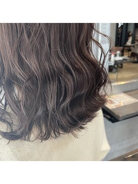 ヘアサロンM 新宿 卒業式シーズン！ピンクベージュカラー