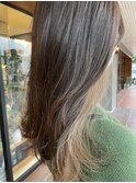 軽めレイヤー×インナーカラー×ハイトーンベージュ