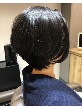 カミケンガレリア(kamiken. galleria) 横顔美人ショート美艶ふんわり大人こなれ感【カミケンガレリア】