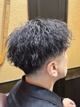 スキンフェードツイスパセンターパート/大宮/メンズカット