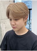 韓国メンズベージュミルクティーカラーセンターパートヘア