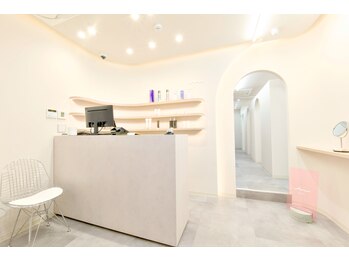 全席個室【髪質改善×ヘアケア特化型サロン】newi京都四条烏丸