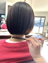 EM美容室&nbsp;10代～60代 首が長く見えるミニボブ×明るすぎないブラウン系