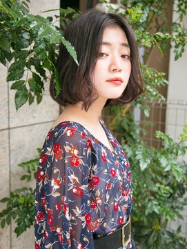 ルティア(Lutia) センターパート 黒髪スタイル 大人かわいい