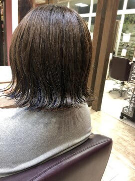 アーク(ARK from INFINI) インナーカラーブルー　ボブスタイル