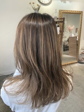 アルジェノ(al-lleno) ハイライトベージュ♪