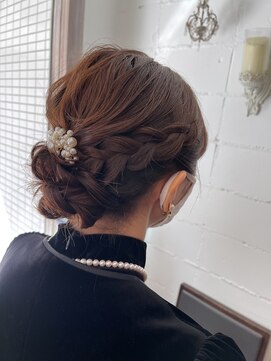 パリスパート2 トップ ゆるふわ サイド 編み込み シニヨン ヘアアレンジ