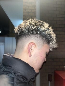 ワンワンオー バーバーショップ 長浜店(@110 BARBER SHOP) ハイフェード
