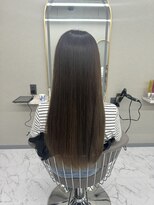 リノ 金山(Rino)&nbsp;デザインカラー/レイヤーカット/ウェットヘア/オリーブベージュ