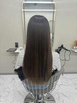 リノ 金山(Rino) デザインカラー/レイヤーカット/ウェットヘア/オリーブベージュ