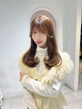 ティア(Tia.) レイヤーカット/内巻き/ロングヘア/シースルー/サイドバング