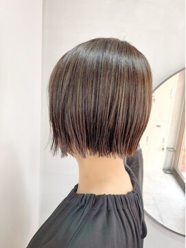 ルーファス メグロ(Ruufus Meguro) ミニボブ×白髪ぼかしハイライト30代40代50代