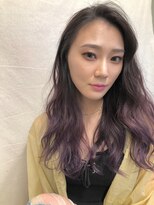 レイリー(Reilly) ゆるふわスタイリング。ラベンダーピンクでモテ髪に