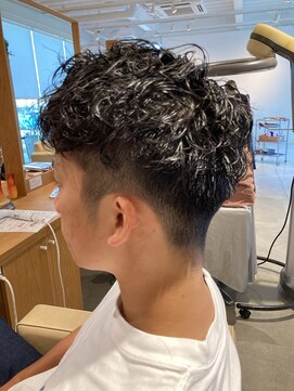 シーツー 三吉店(C2) ツーブロックパーマ/刈り上げショート カール[メンズ]