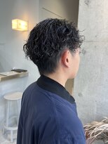 カケル(×.)&nbsp;大人スパイラルパーマ/センターパート