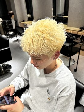 エデアンルクラ 下通(EDEAN Leclat) 熊本スパイキーショート ハイトーンショート ブリーチ