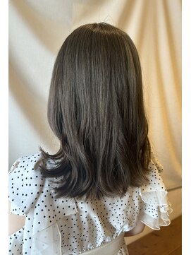 ココカラヘアー ニコ(cococara hair nico) オリーブグレージュ/ハイトーン/ブリーチ/透明感