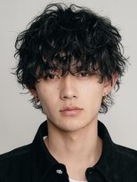 フィフス(fifth)&nbsp;黒髪マッシュスパイラル波巻きシャドウパーマfifth原宿20代30代
