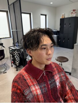  波巻きツイストスパイラルセンターパートツーブロック刈り上げ