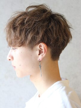 ロミーオム 本厚木(ROMMY. Homme) 軽めマッシュ刈り上げフェードハイトーンシャドウパーマ/本厚木