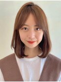 ココアブラウン大人かわいい内巻きミディアム前髪なし明るめ