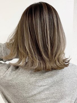 エリマ 調布(elima) くびれレイヤー　外ハネボブ　ハイライト　グレージュ20代30代