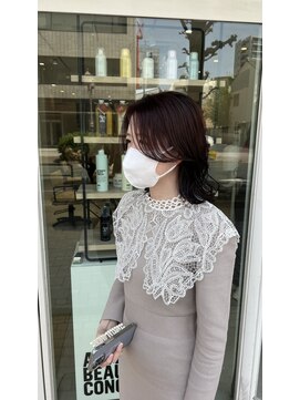 ヘアデザイン ソラ(Sola) くびれミディアムレイヤー×ふんわり斜めバング×暗色カラー