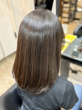 リリー(Lily) うる艶ストレート