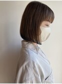 ボブにブラック裾カラー