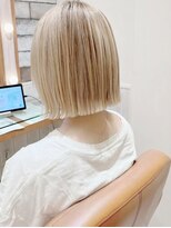 ネオリーブ クタ 町田店(Neolive kuta)&nbsp;ブロンドベージュ×外ハネボブ　デザインカラー【町田】
