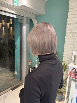 リーホリエ(Lee Horie) ぷつっとボブ×ミルクティーグレージュ【MOMOKA】